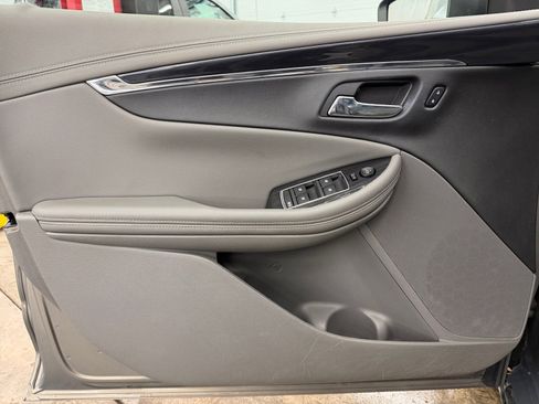 Used 2018 Chevrolet Impala LT image 22