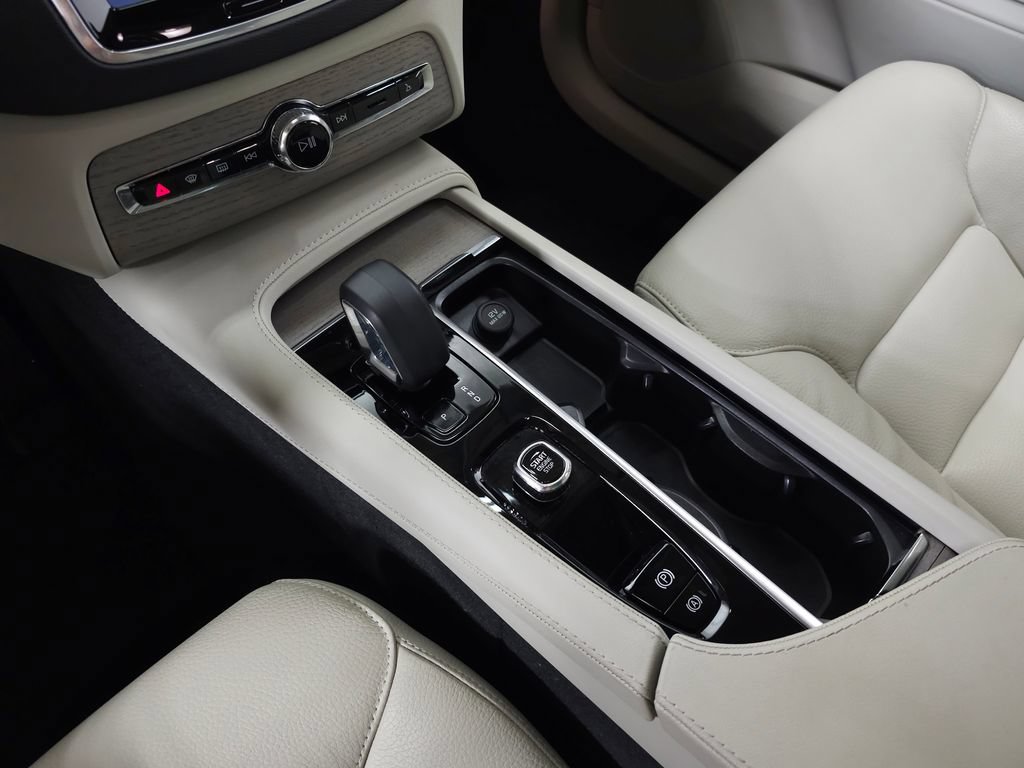 Certified 2024 Volvo XC90 T8 Plus w/ Protection Package AWD/4WD image 32