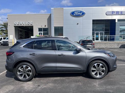 Used 2024 Ford Escape Platinum w/ Premium Technology Package image 11