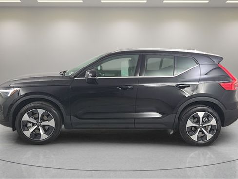 Used 2025 Volvo XC40 B5 Plus w/ Protection Package Premier AWD/4WD image 4