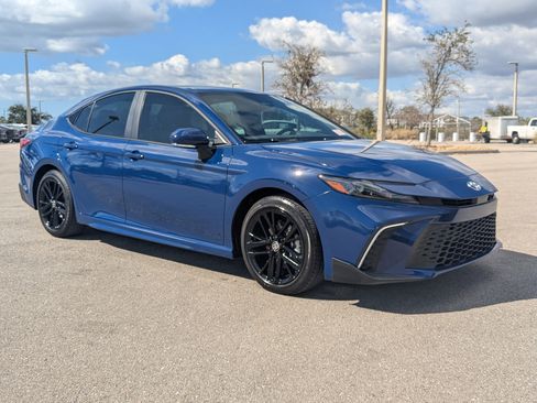 Used 2026 Toyota Camry SE w/ Convenience Package image 2