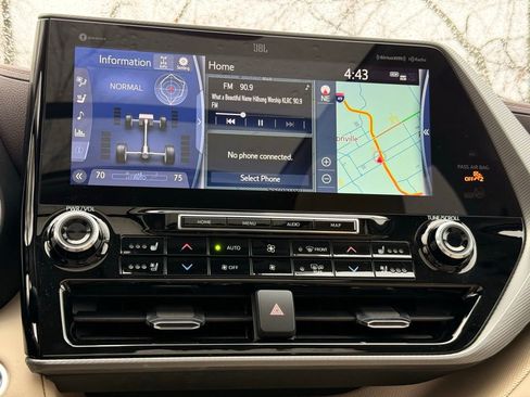 Used 2022 Toyota Highlander Platinum image 17