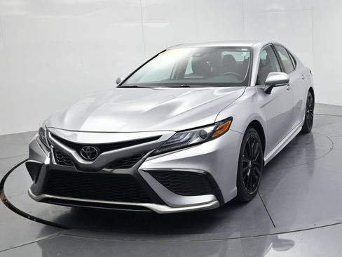 Used 2024 Toyota Camry XSE FWD image 3