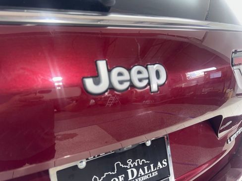 Used 2024 Jeep Grand Cherokee L Limited w/ Luxury Tech Group II image 21