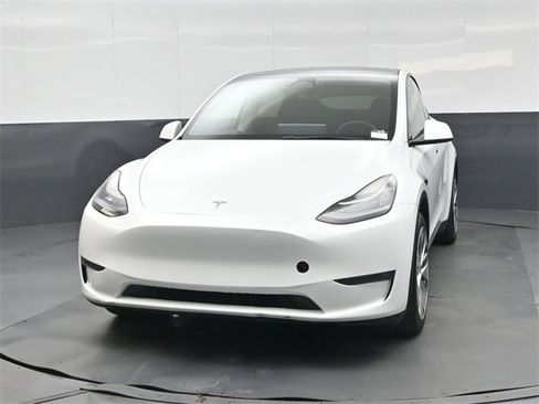 Used 2023 Tesla Model Y Long Range image 8