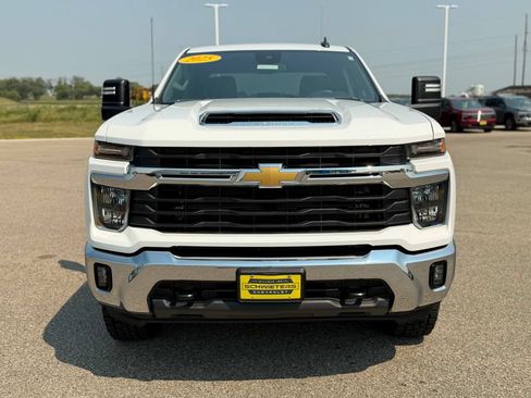 Used 2025 Chevrolet Silverado 2500 LT w/ Convenience Package AWD/4WD image 2