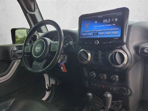 Used 2017 Jeep Wrangler Unlimited Rubicon w/ Cold Weather Group AWD/4WD image 26