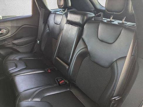 Used 2020 Jeep Cherokee Latitude Plus image 19