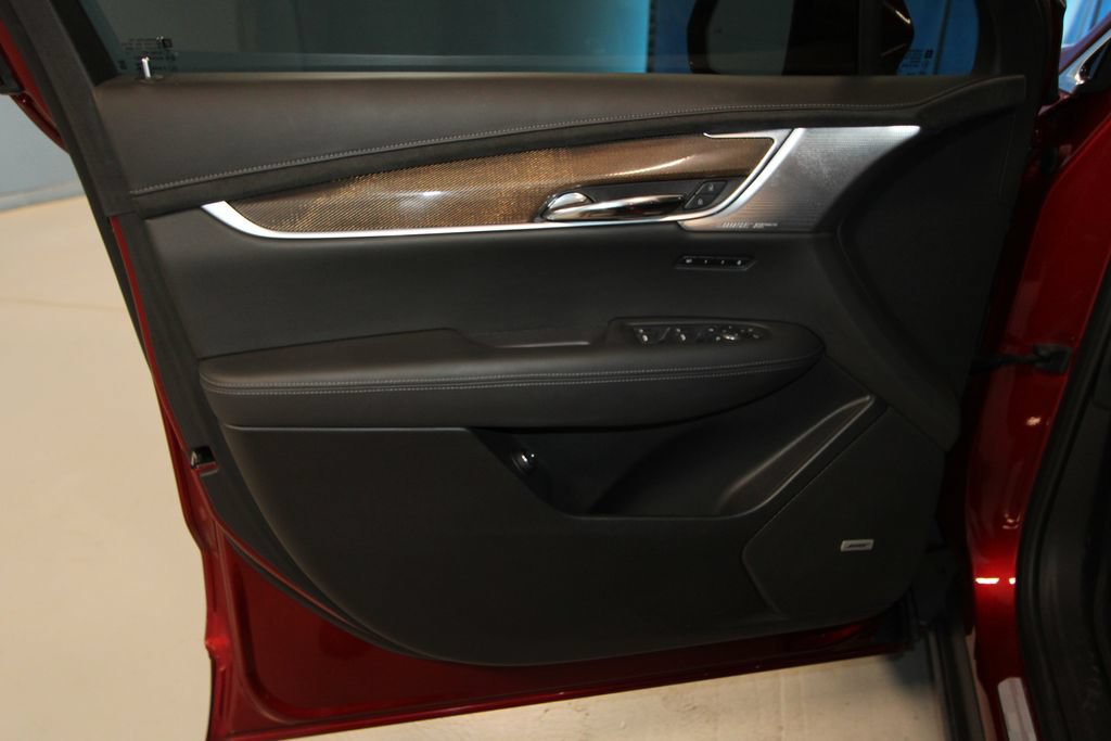 Used 2023 Cadillac XT6 Premium Luxury w/ Platinum Package FWD image 5