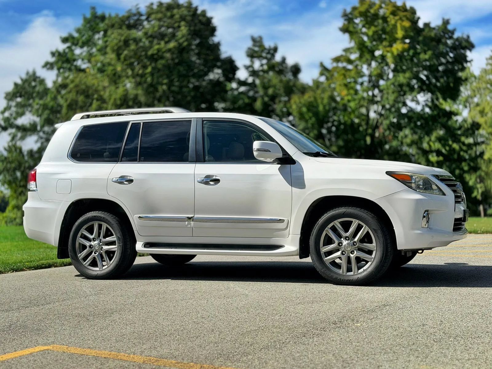 Used 2013 Lexus LX 570 4WD w/ Luxury Pkg image 3