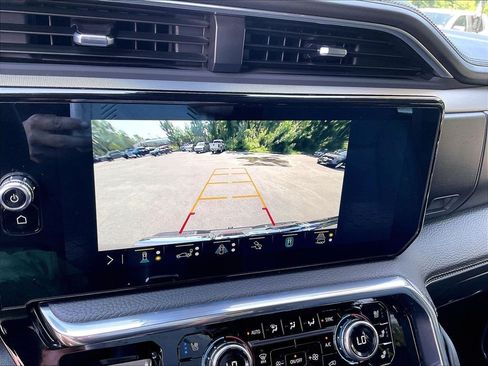 Used 2023 GMC Sierra 1500 Denali w/ Technology Package AWD/4WD image 16