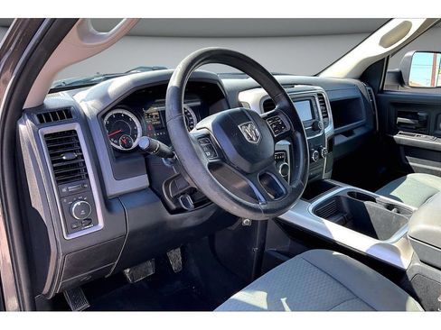 Used 2017 RAM 1500 Express AWD/4WD image 16