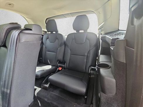 Used 2019 Volvo XC90 T5 Momentum w/ Protection Package Premier FWD image 17