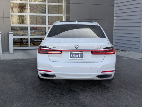 Used 2022 BMW 750i xDrive image 4