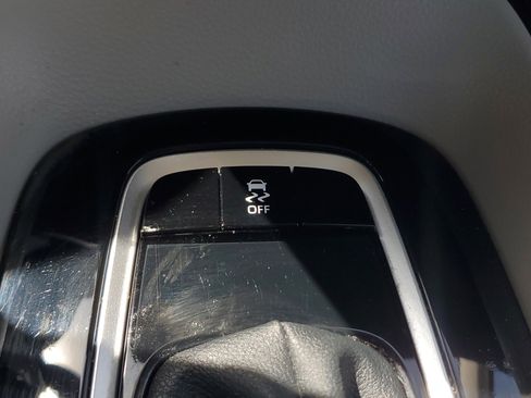 Used 2021 Toyota Corolla LE image 25