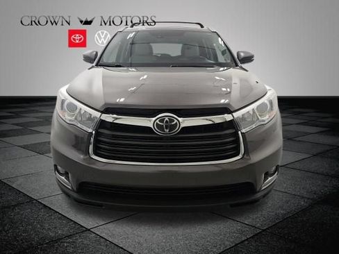 Used 2015 Toyota Highlander Limited w/ Driver Technology Package AWD/4WD image 2