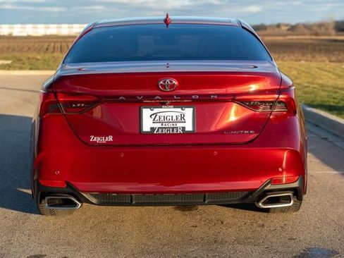 Used 2020 Toyota Avalon Limited image 6