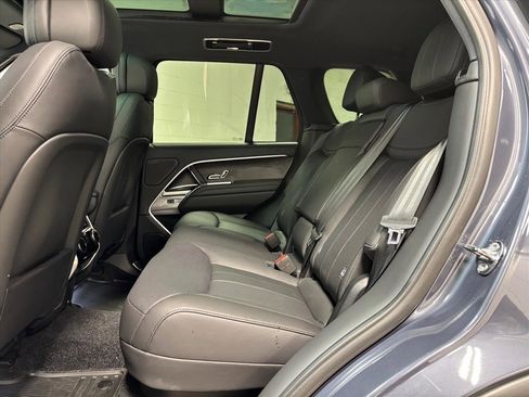 Used 2025 Land Rover Range Rover SE image 28