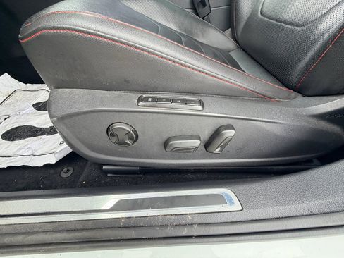 Used 2019 Volkswagen Jetta GLI image 32