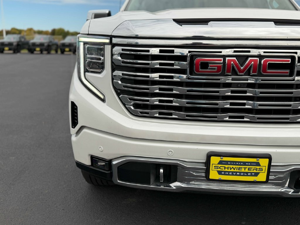 Used 2022 GMC Sierra 1500 Denali w/ Technology Package AWD/4WD image 4