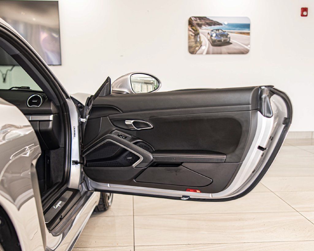 Used 2024 Porsche 718 Cayman RWD image 33