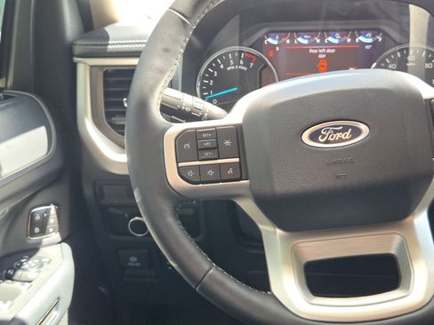 Used 2024 Ford Expedition XLT RWD image 21