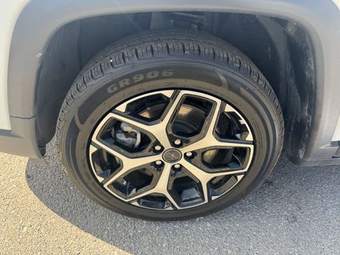 Used 2025 Jeep Compass Limited image 31