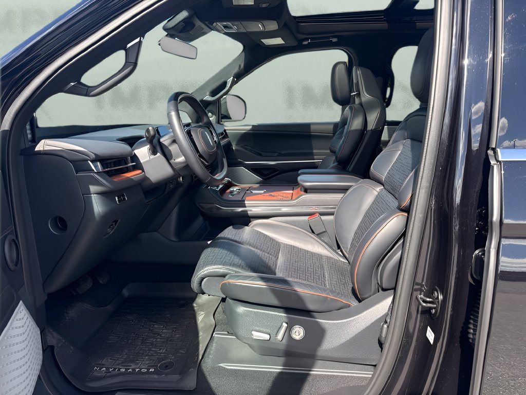 Used 2026 Lincoln Navigator L Black Label AWD/4WD image 9