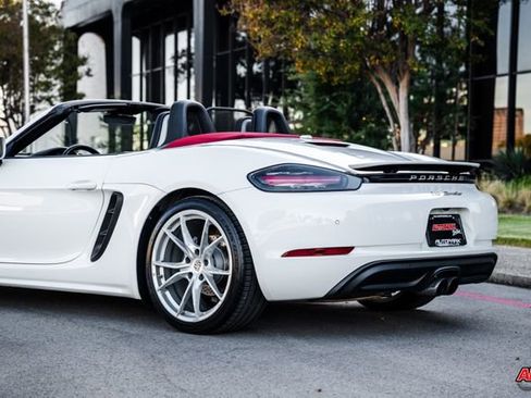 Used 2017 Porsche 718 Boxster image 46