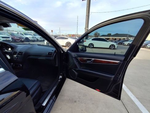 Used 2010 Mercedes-Benz C 300 Sedan image 36