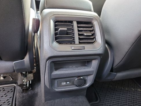 Used 2023 Volkswagen Tiguan SE FWD image 12