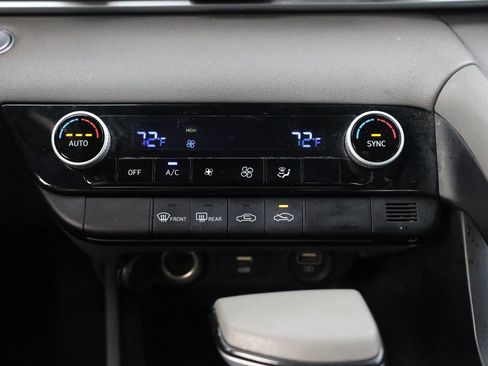 Used 2021 Hyundai Elantra SEL FWD image 35