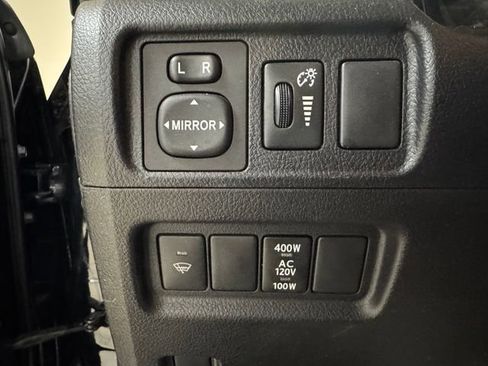 Used 2017 Toyota 4Runner SR5 AWD/4WD image 10