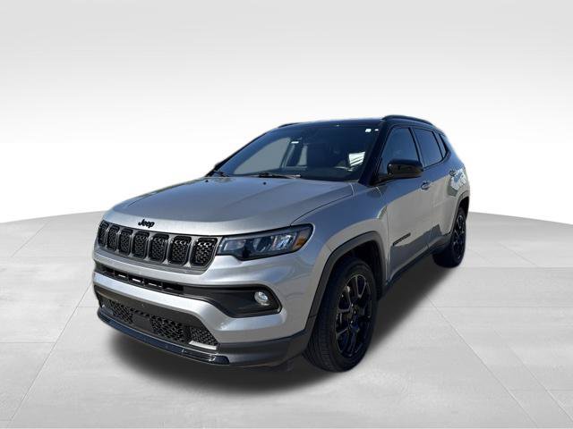 Used 2024 Jeep Compass Latitude w/ Convenience Group AWD/4WD image 7