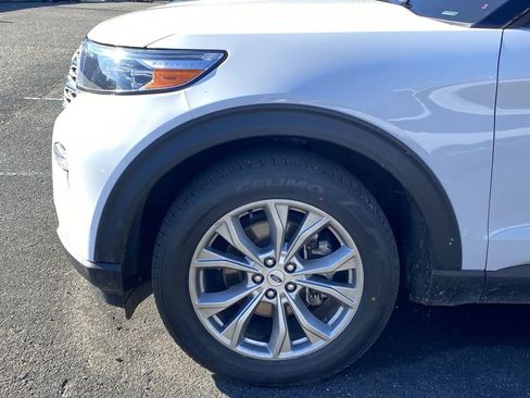 Used 2023 Ford Explorer Limited image 2