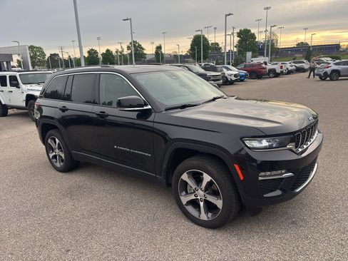 Used 2023 Jeep Grand Cherokee 4WD 4xe image 7