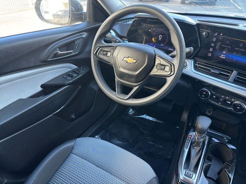 Used 2025 Chevrolet Trax LT image 30