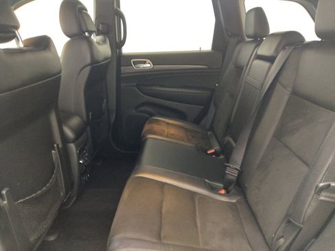 Used 2019 Jeep Grand Cherokee Altitude RWD image 18