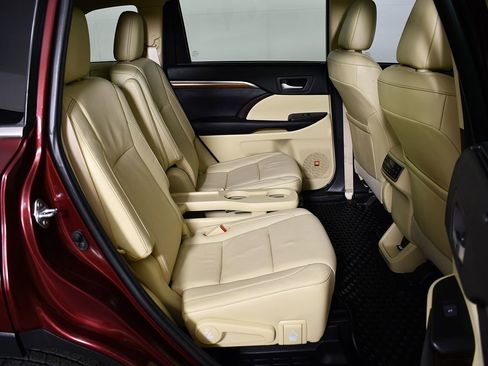 Used 2017 Toyota Highlander Limited image 46