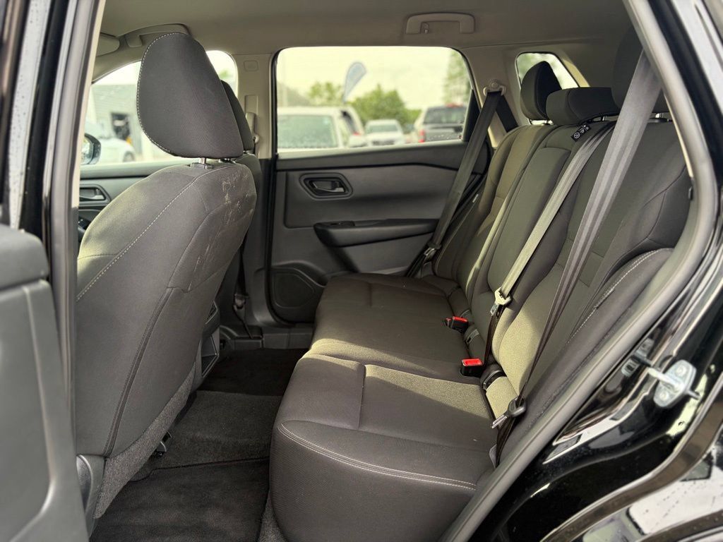Used 2024 Nissan Rogue S AWD/4WD image 11