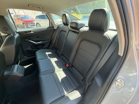 Used 2024 Volkswagen Jetta SE FWD image 15