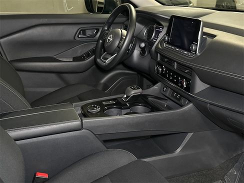 Used 2024 Nissan Rogue S image 10