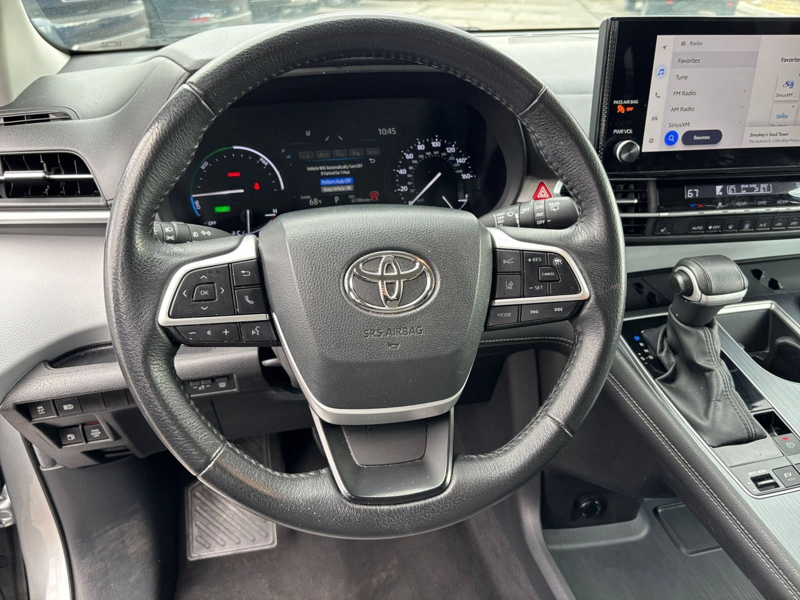 Used 2025 Toyota Sienna XLE FWD image 28