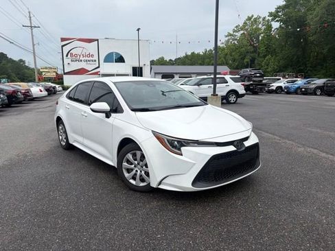 Used 2021 Toyota Corolla LE FWD image 2