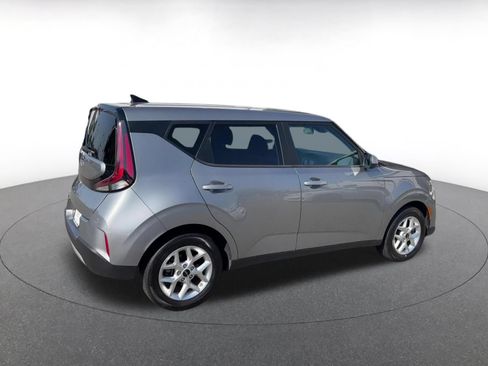 Used 2025 Kia Soul LX w/ LX Technology Package FWD image 11