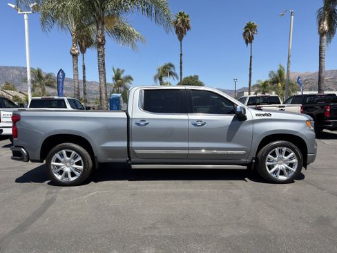 Used 2024 Chevrolet Silverado 1500 High Country w/ High Country Premium Package AWD/4WD image 9