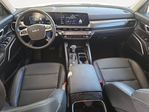 Certified 2025 Kia Telluride LX image 2
