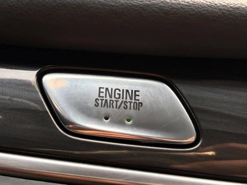 Used 2020 Buick Enclave Essence w/ Sound and Sites Package AWD/4WD image 28