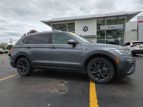 Used 2024 Volkswagen Tiguan SE w/ Panoramic Sunroof Package AWD/4WD image 1