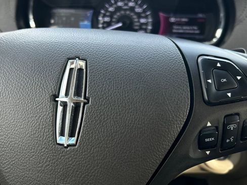 Used 2013 Lincoln MKT EcoBoost image 32